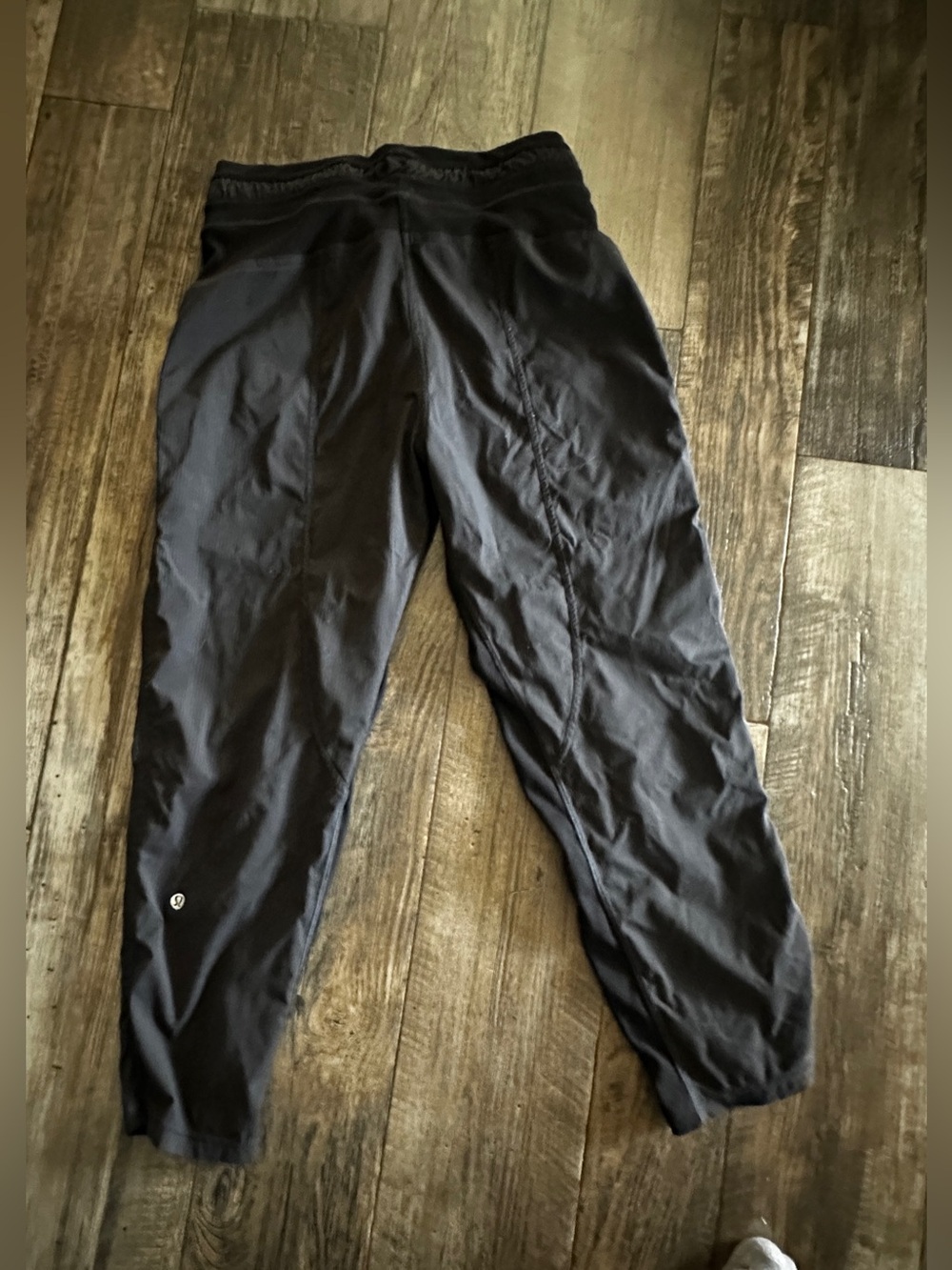 Women’s Med lululemon athletica Black Capri Pants